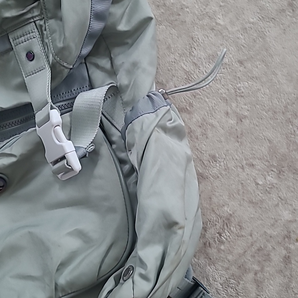 Lululemon Traveling Yogini Rucksack - Picture 3 of 10